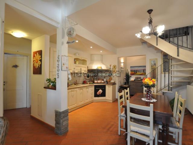Appartamento in vendita di 90 m² in Via Cesare Battisti