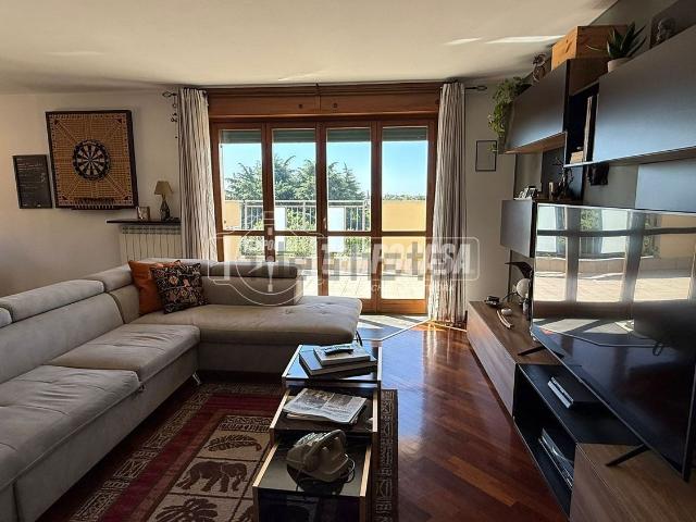 Appartamento in vendita di 90 m² in Via Ciro Menotti, 128