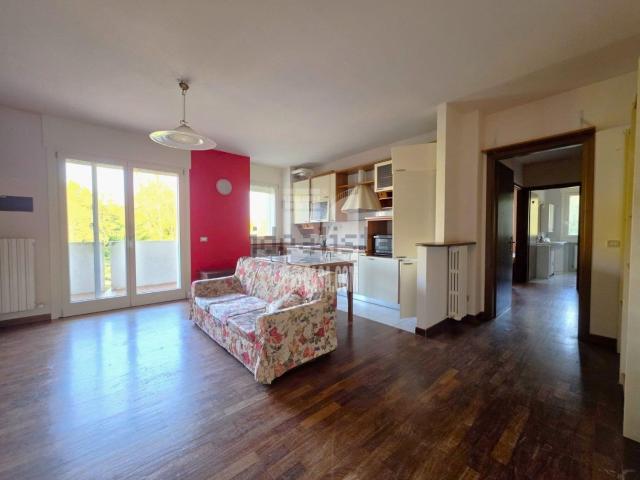 Appartamento in vendita di 90 m² in Via Cisa, 298