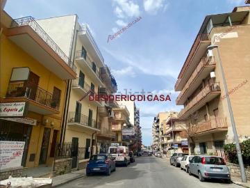 Appartamento in vendita di 90 m² in Via Città di Palermo, 5