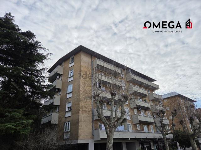 Appartamento in vendita di 90 m² in Via Costantino Cumano, 7