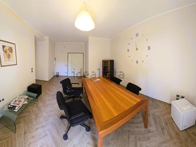 Appartamento in vendita di 90 m² in Via dei Martiri Angolani, 25