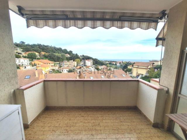 Appartamento in vendita di 90 m² in Via dei Pini, 11
