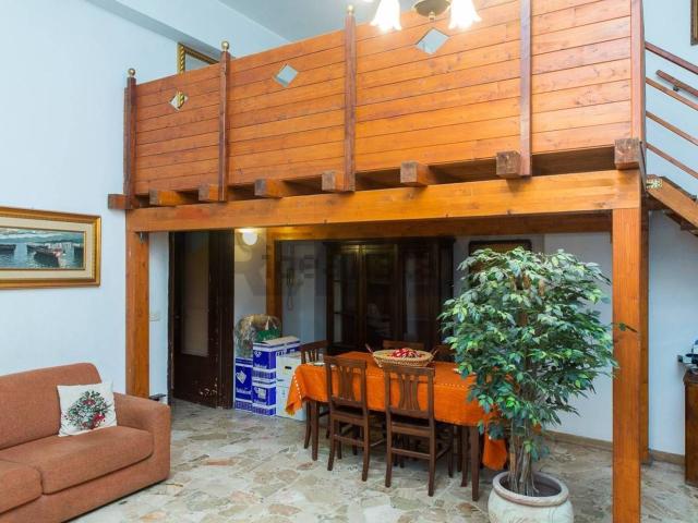 Appartamento in vendita di 90 m² in Via dei Vespri, 6