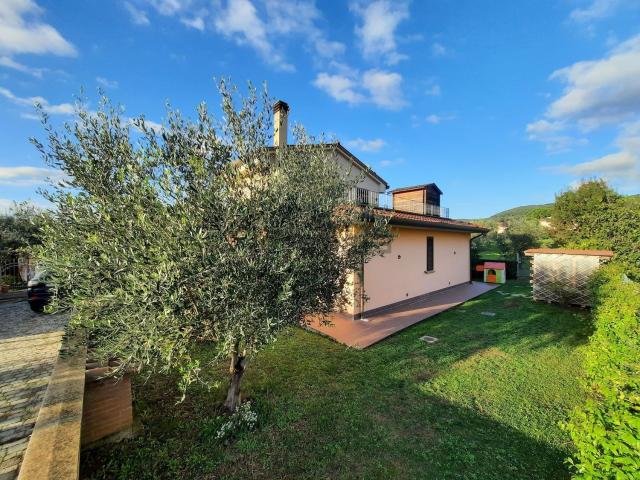 Appartamento in vendita di 90 m² in Via del Commercio Sud, 1