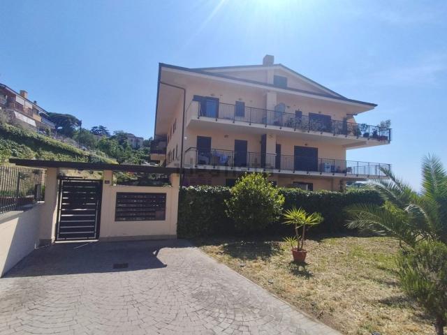 Appartamento in vendita di 90 m² in Via del Piscaro, 23