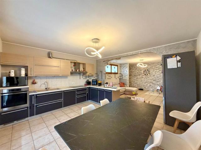 Appartamento in vendita di 90 m² in Via della Cooperazione, 20