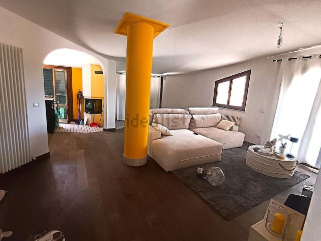 Appartamento in vendita di 90 m² in Via della Stazione, 76