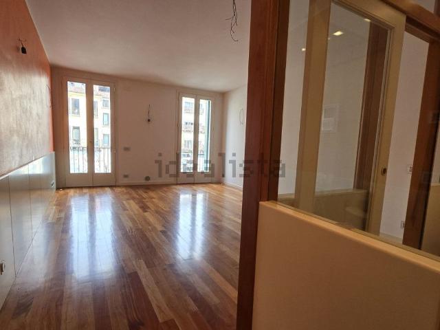 Appartamento in vendita di 90 m² in Via delle Piazze