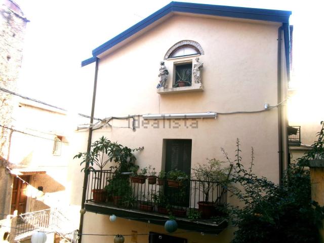 Appartamento in vendita di 90 m² in Via delle Scuole, 21