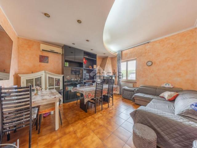 Appartamento in vendita di 90 m² in Via di Rocca Cencia, 84