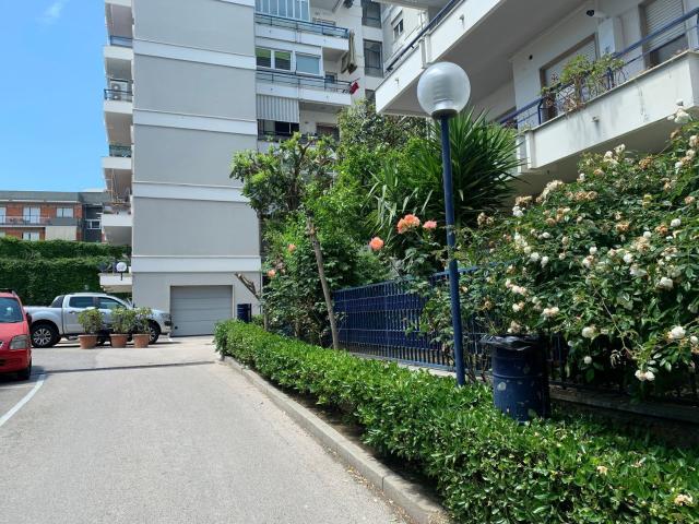Appartamento in vendita di 90 m² in Via Domenico Fontana, 184