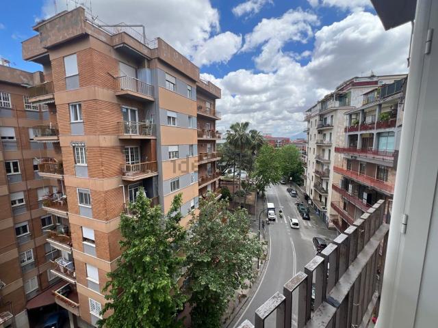 Appartamento in vendita di 90 m² in Via Domenico Fontana, 72