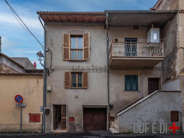 Appartamento in vendita di 90 m² in Via Duca Roberto