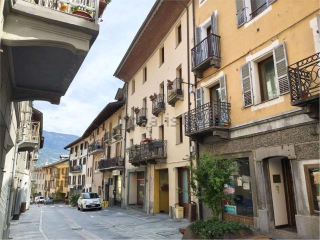 Appartamento in vendita di 90 m² in Via Emilio Chanoux, 82