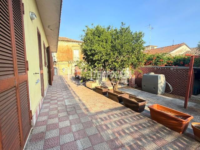 Appartamento in vendita di 90 m² in Via Etnea