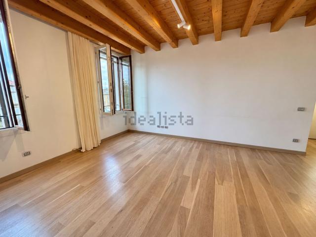 Appartamento in vendita di 90 m² in Via Euganea