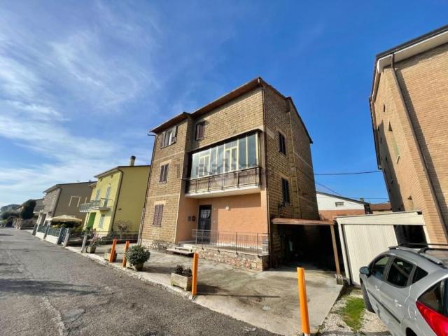 Appartamento in vendita di 90 m² in Via Frate Leone, 14