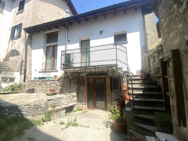 Appartamento in vendita di 90 m² in Via Fratelli Palli, 2