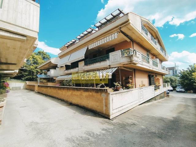 Appartamento in vendita di 90 m² in Via G. Mancini Sbraccia, 16