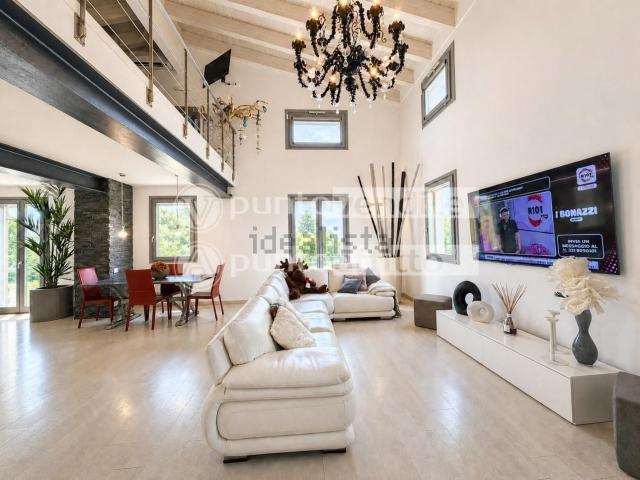 Appartamento in vendita di 90 m² in Via Gaetano Luporini, 55100