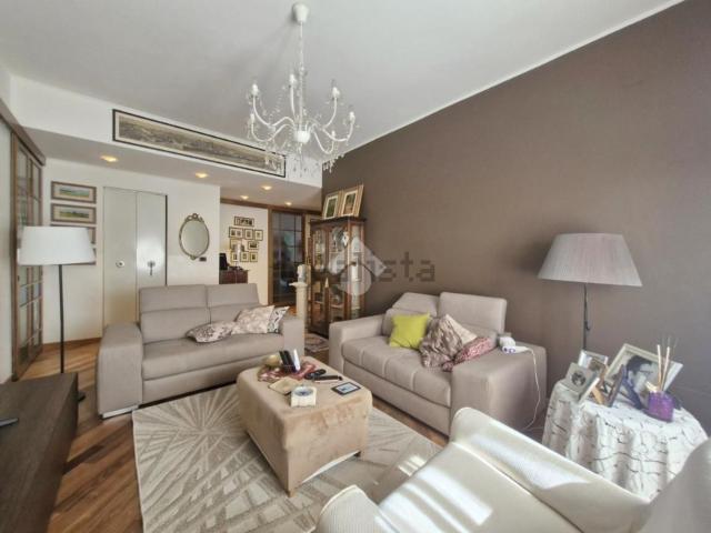 Appartamento in vendita di 90 m² in Via Giovanni Lamberti, 3