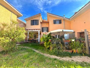 Appartamento in vendita di 90 m² in Via Giovanni Segantini, 12