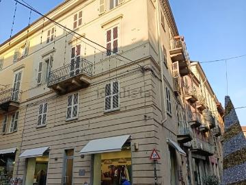 Appartamento in vendita di 90 m² in Via Giosuè Carducci, 2