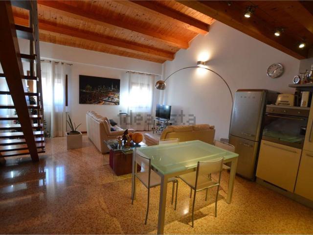 Appartamento in vendita di 90 m² in Via Giacomo Matteotti