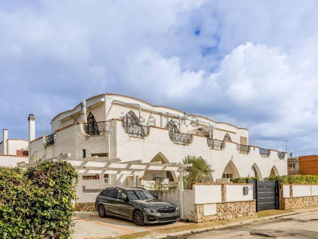 Appartamento in vendita di 90 m² in Via Giunone Lucina, 111