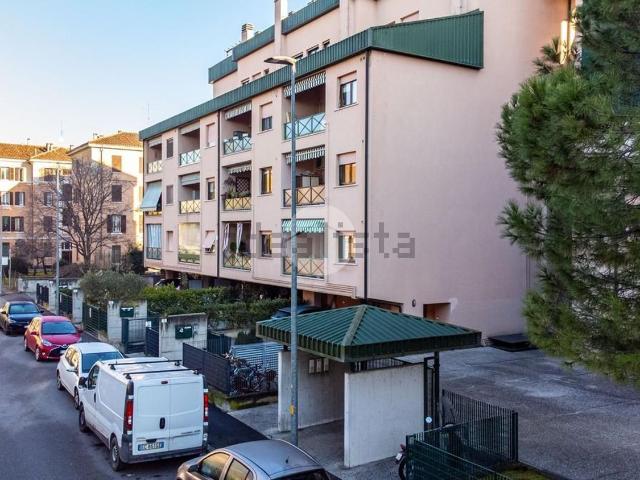 Appartamento in vendita di 90 m² in Via Giuseppe Deambrogi, 1