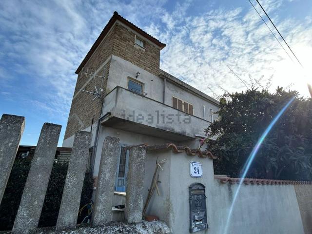 Appartamento in vendita di 90 m² in Via Lago di Fogliano, 24