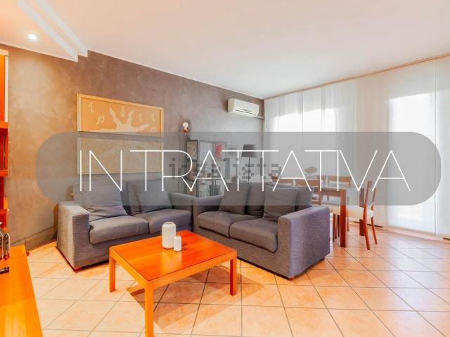 Appartamento in vendita di 90 m² in Via Lario, 64