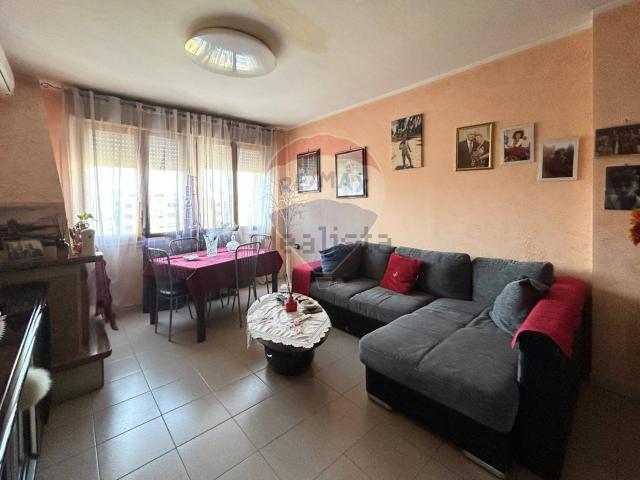 Appartamento in vendita di 90 m² in Via Lione, 1