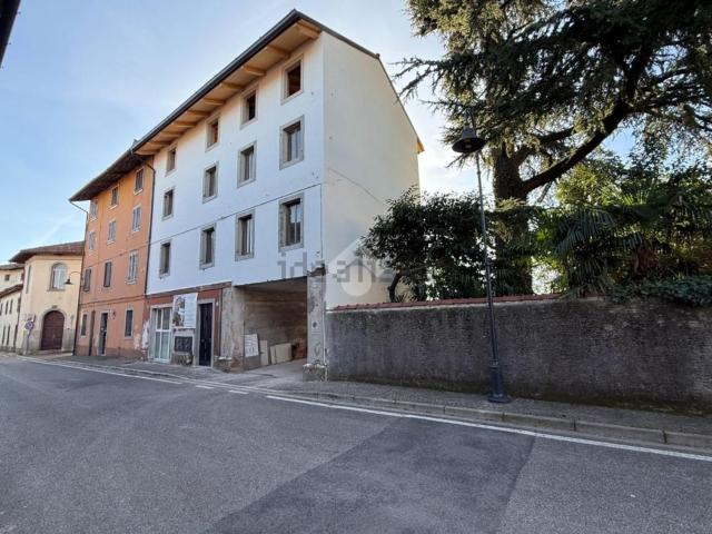 Appartamento in vendita di 90 m² in Via Liciniana, 68