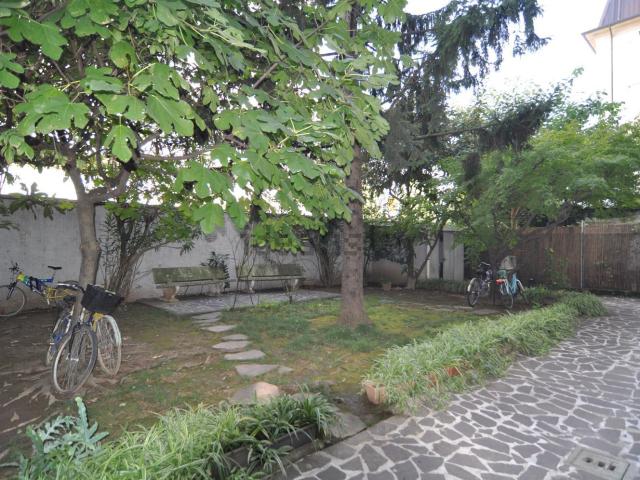 Appartamento in vendita di 90 m² in Via Lorenteggio, 54