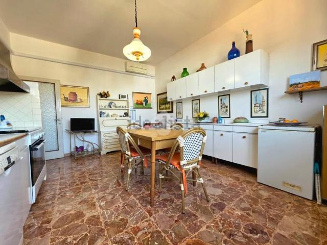Appartamento in vendita di 90 m² in Via Lorenzo Pignotti, 9