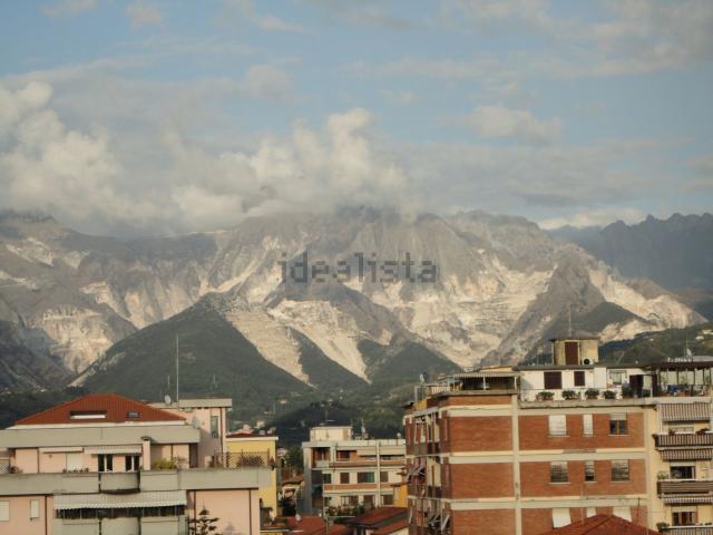 Appartamento in vendita di 90 m² in Via Lunense
