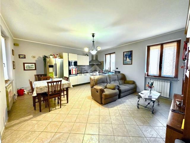 Appartamento in vendita di 90 m² in Via Martiri della Libertà, 34