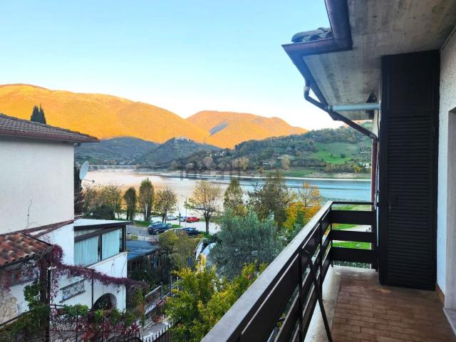 Appartamento in vendita di 90 m² in Via Maria Letizia Giuliani