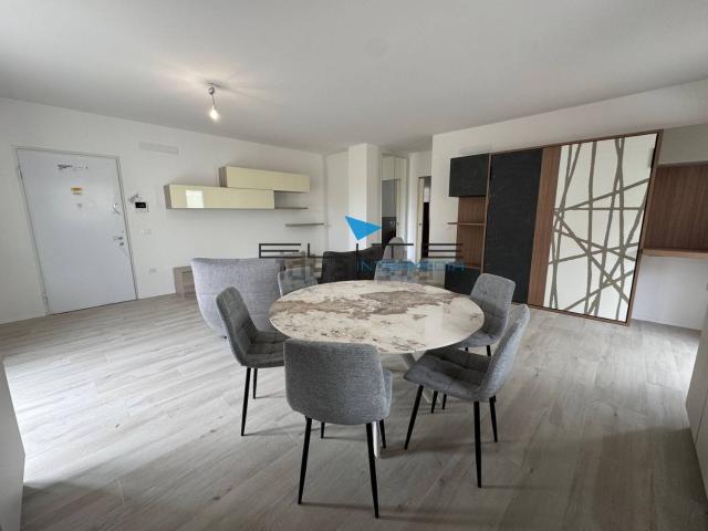 Appartamento in vendita di 90 m² in Via Monte San Rocco, 33