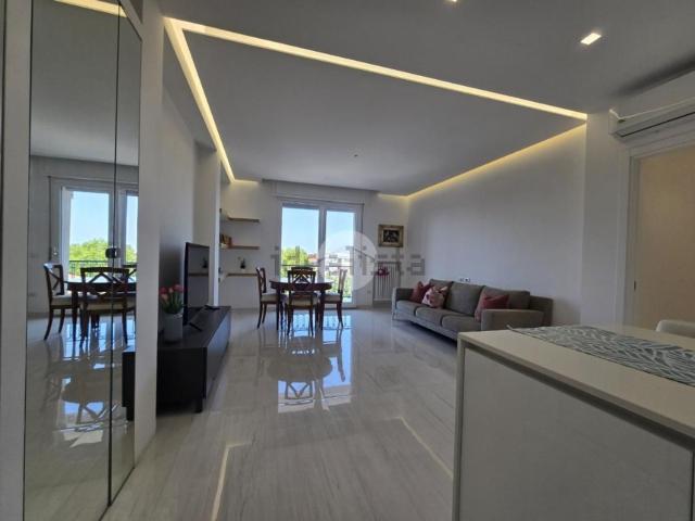 Appartamento in vendita di 90 m² in Via Montebello, 83