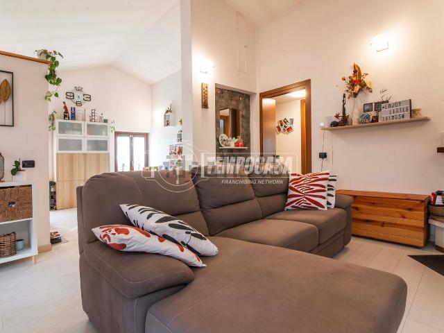 Appartamento in vendita di 90 m² in Via Monterubiano, 78