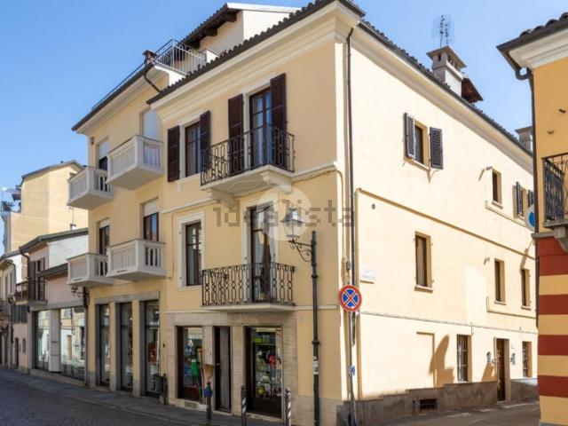 Appartamento in vendita di 90 m² in Via N. S. della Scala, 1