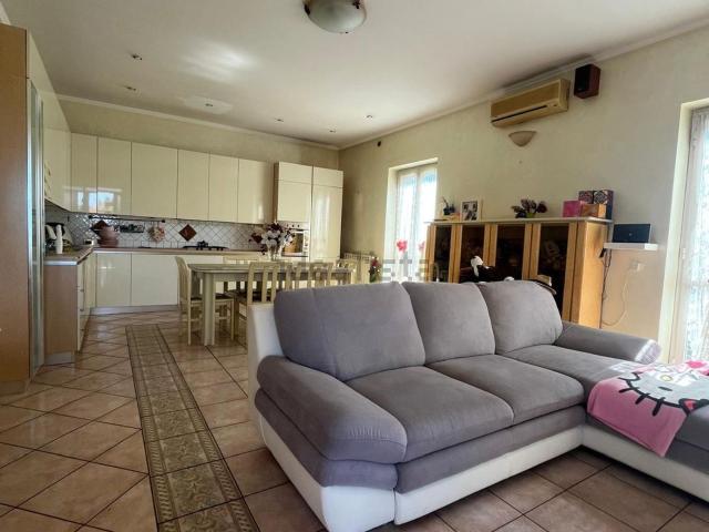 Appartamento in vendita di 90 m² in Via Nettunense, 66