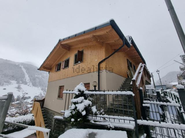 Appartamento in vendita di 90 m² in Via Panoramica, 37