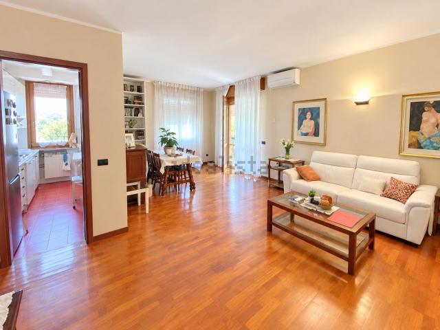 Appartamento in vendita di 90 m² in Via Pomponio Torelli