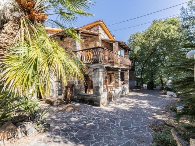 Appartamento in vendita di 90 m² in Via Provinciale Vigna di Valle, 68