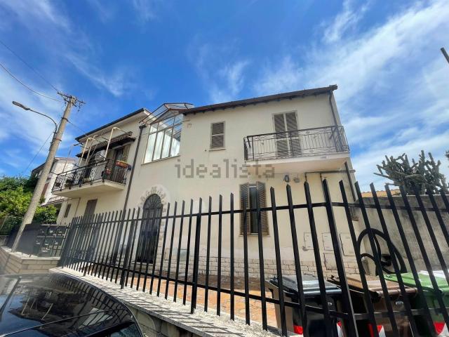 Appartamento in vendita di 90 m² in Via Provinciale Capena, 40