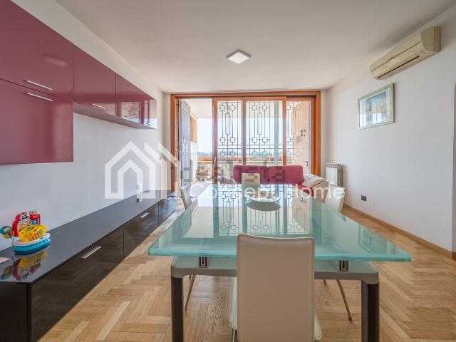 Appartamento in vendita di 90 m² in Via Roberto Ago, 36